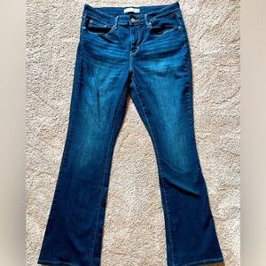 Women’s Signature Levi Strauss Jeans. Mid-Rise Bootcut. W30 L32